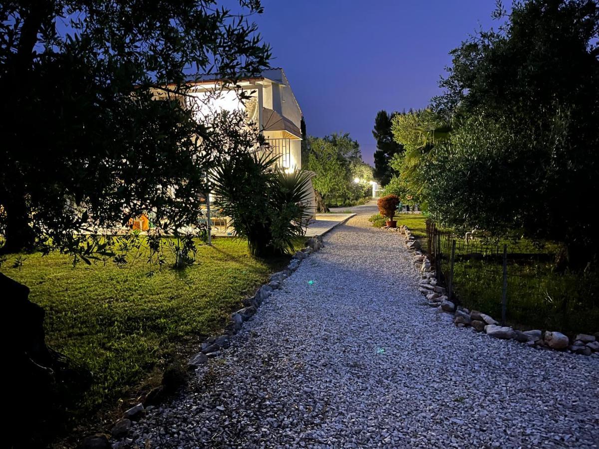 B&B Villa Mediterranee Con Parking Space Трані Екстер'єр фото